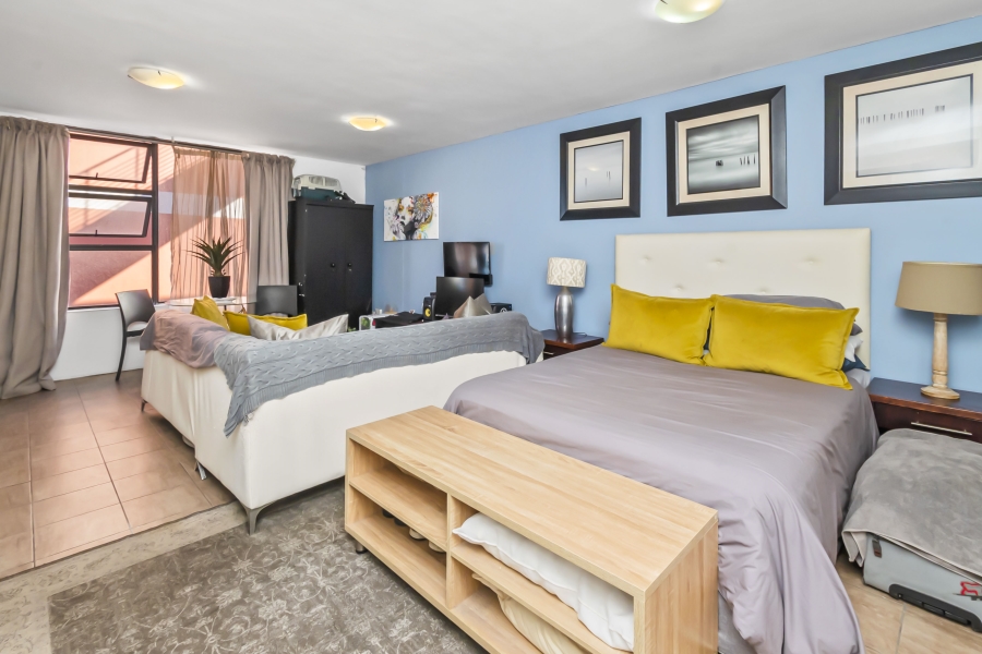 1 Bedroom Property for Sale in Zonnebloem Western Cape